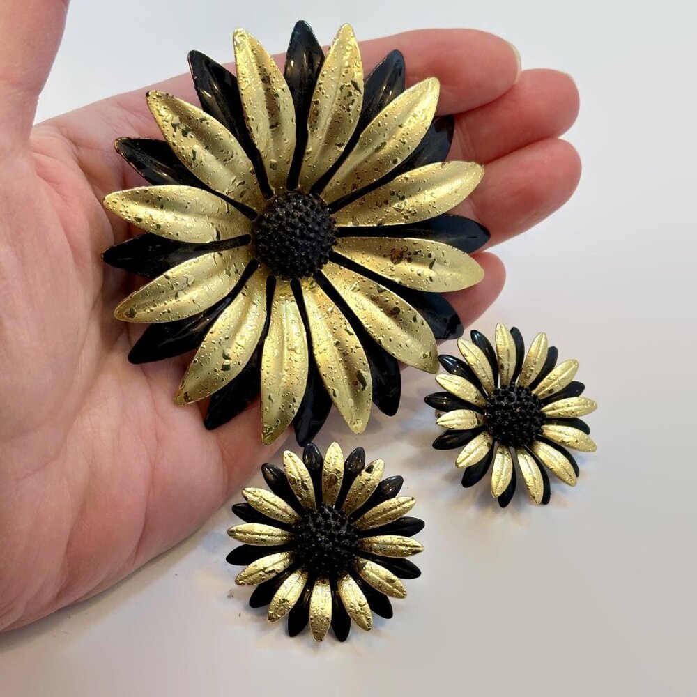 Flower Brooch, Flower Earrings, Jewelry Set,60s, Retro, Gold, Black, 60s,Vintage